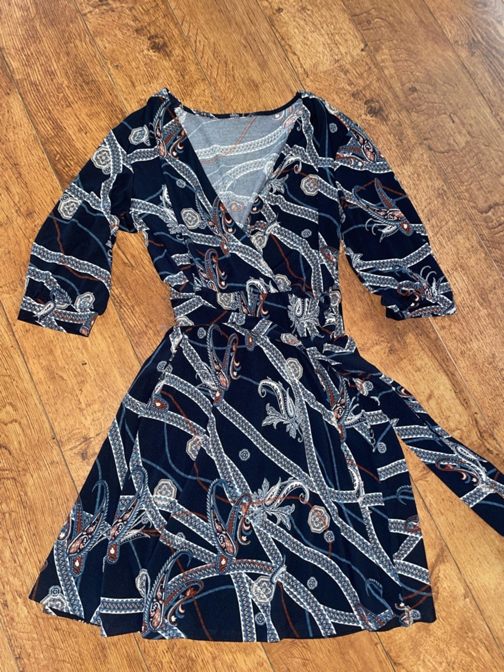 H&M dress twisted chain dress